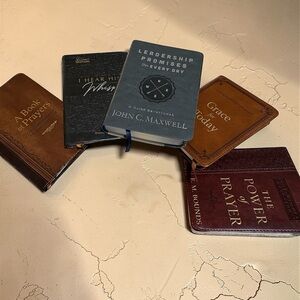 Leadership Promises Daily Devotional - Blue